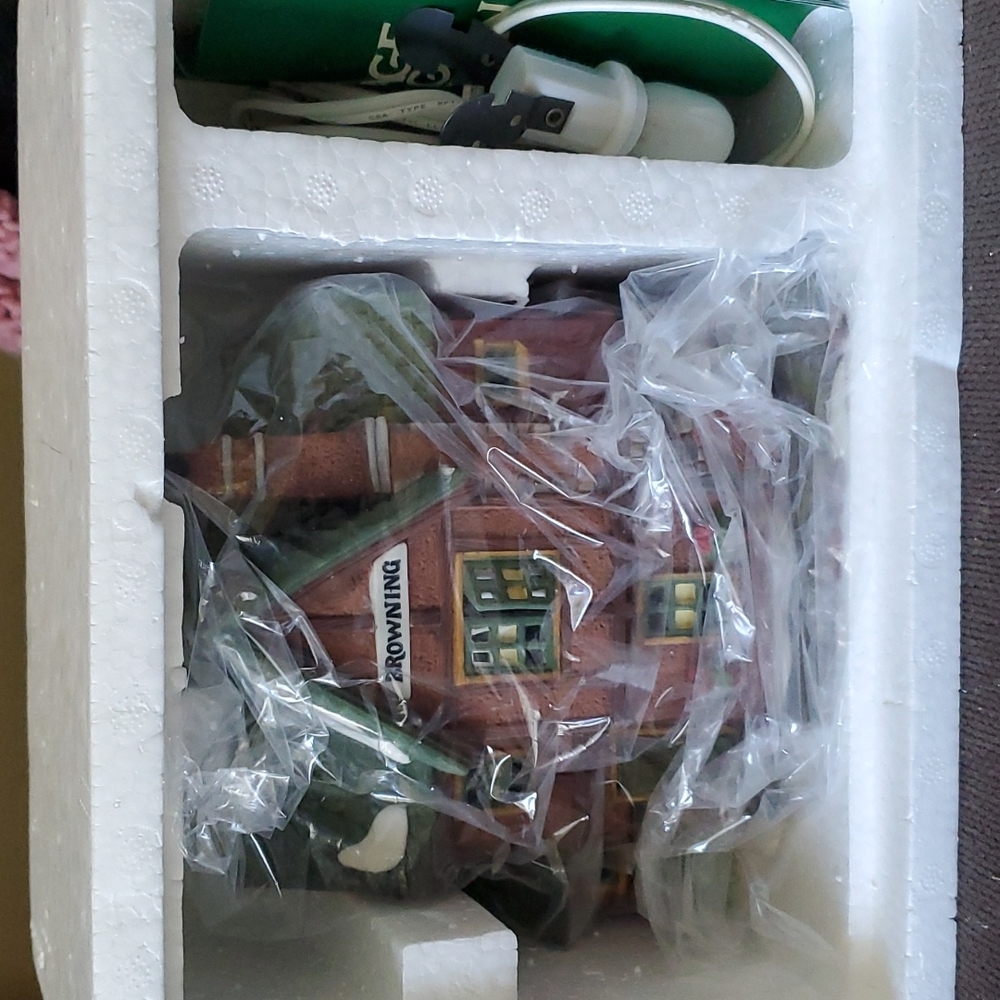 Dept 56 Browning cottage - Picture 1 of 4